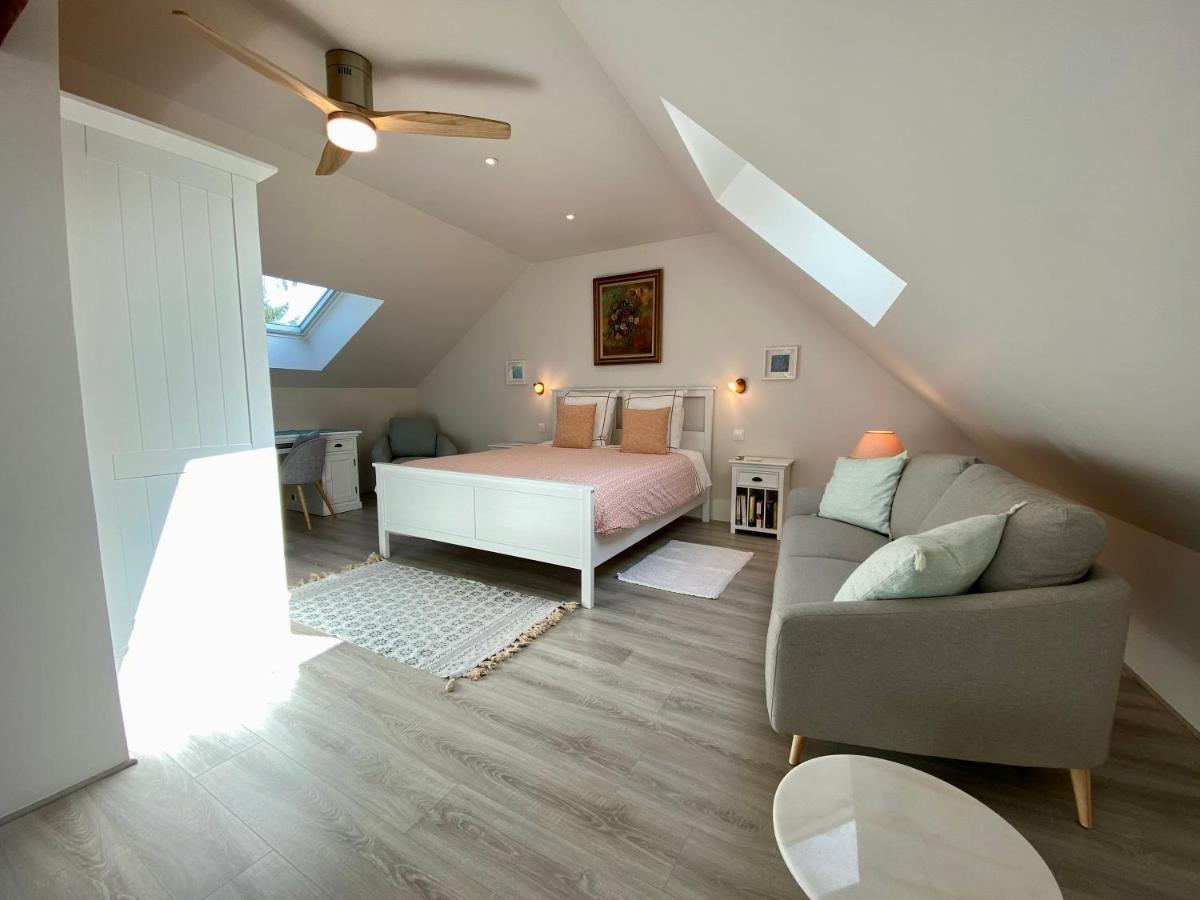 Sans Souci Bed And Breakfast Luxe Heated Pool And Restaurant Luzillé 외부 사진