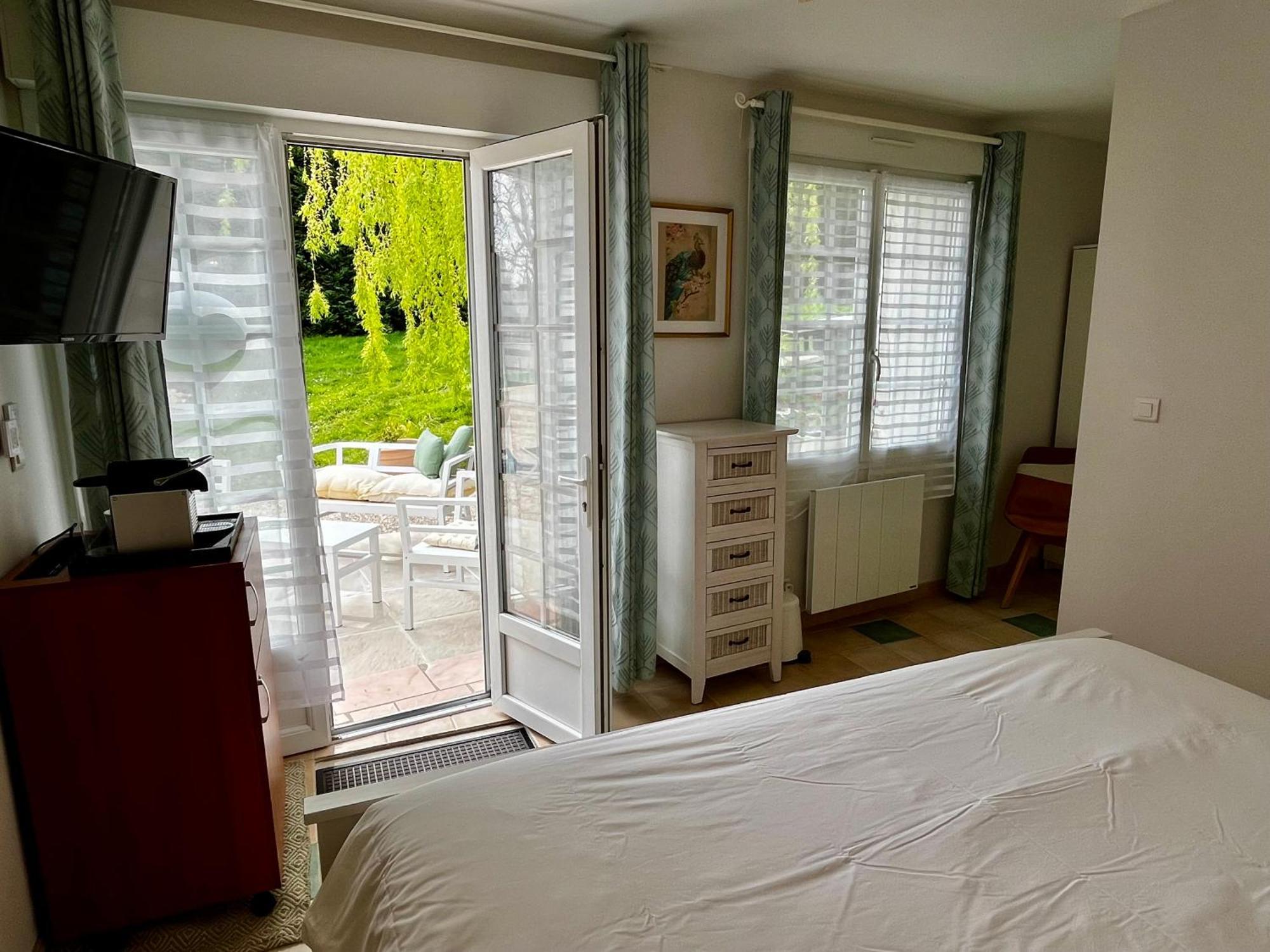 Sans Souci Bed And Breakfast Luxe Heated Pool And Restaurant Luzillé 외부 사진