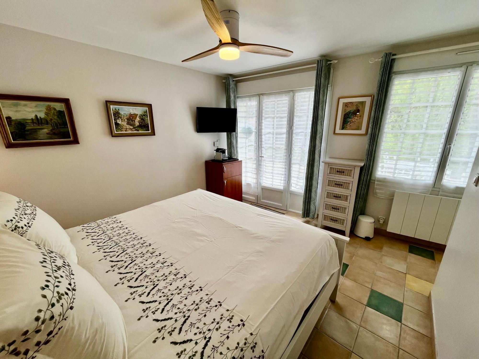 Sans Souci Bed And Breakfast Luxe Heated Pool And Restaurant Luzillé 외부 사진