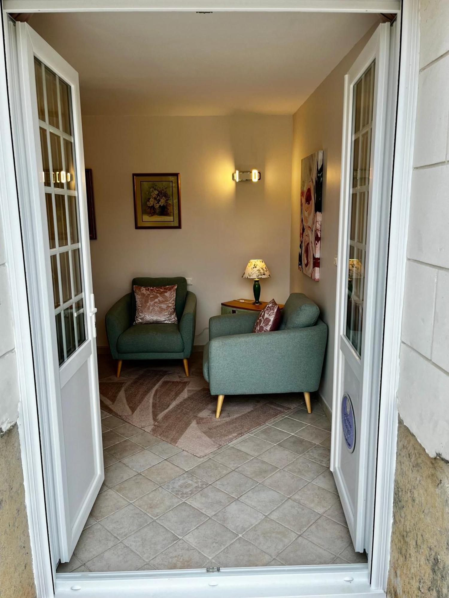 Sans Souci Bed And Breakfast Luxe Heated Pool And Restaurant Luzillé 외부 사진