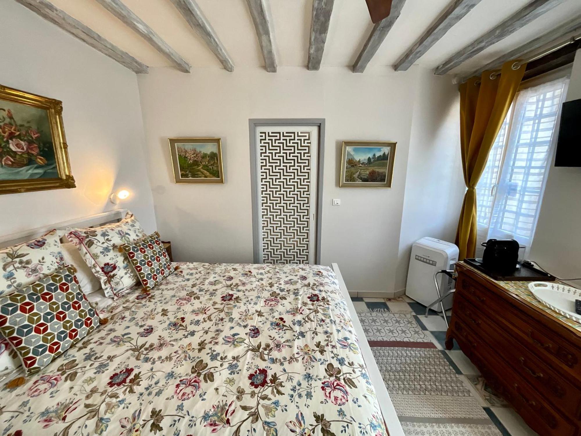 Sans Souci Bed And Breakfast Luxe Heated Pool And Restaurant Luzillé 외부 사진