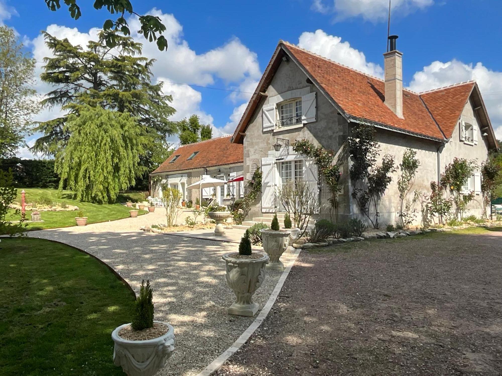 Sans Souci Bed And Breakfast Luxe Heated Pool And Restaurant Luzillé 외부 사진