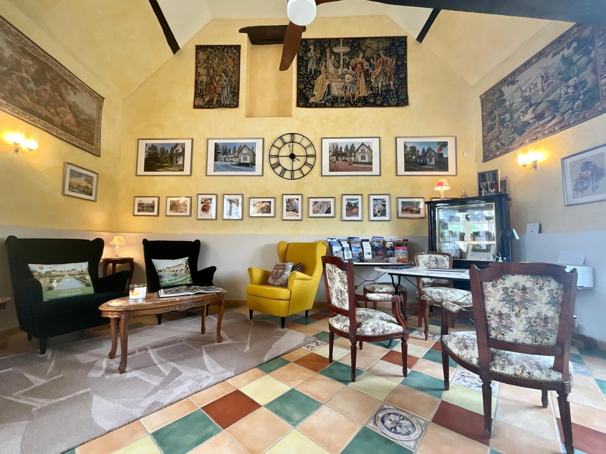 Sans Souci Bed And Breakfast Luxe Heated Pool And Restaurant Luzillé 외부 사진