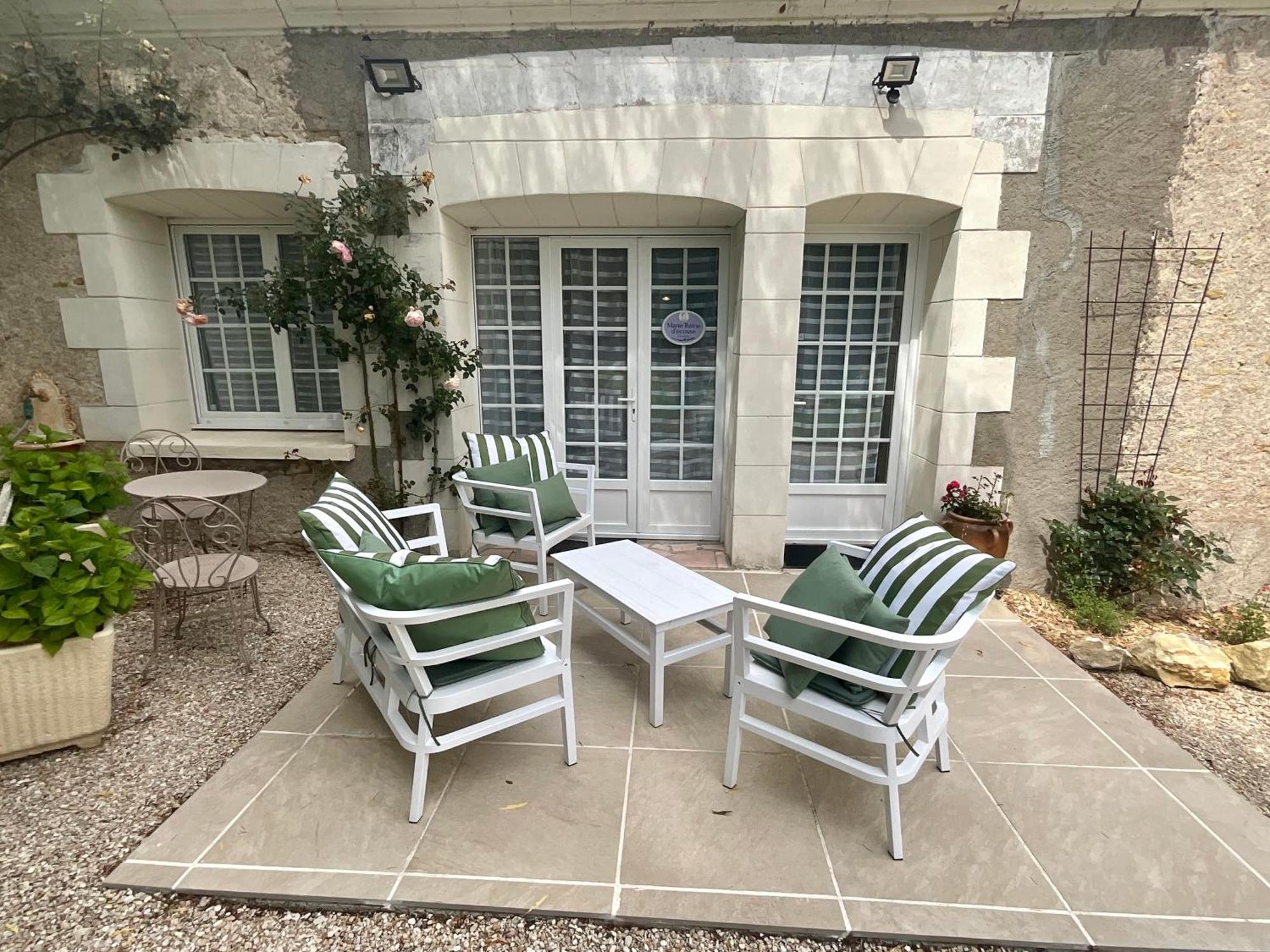 Sans Souci Bed And Breakfast Luxe Heated Pool And Restaurant Luzillé 외부 사진