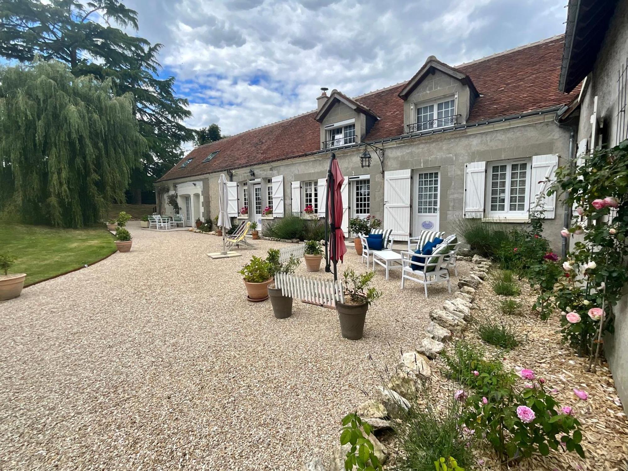 Sans Souci Bed And Breakfast Luxe Heated Pool And Restaurant Luzillé 외부 사진